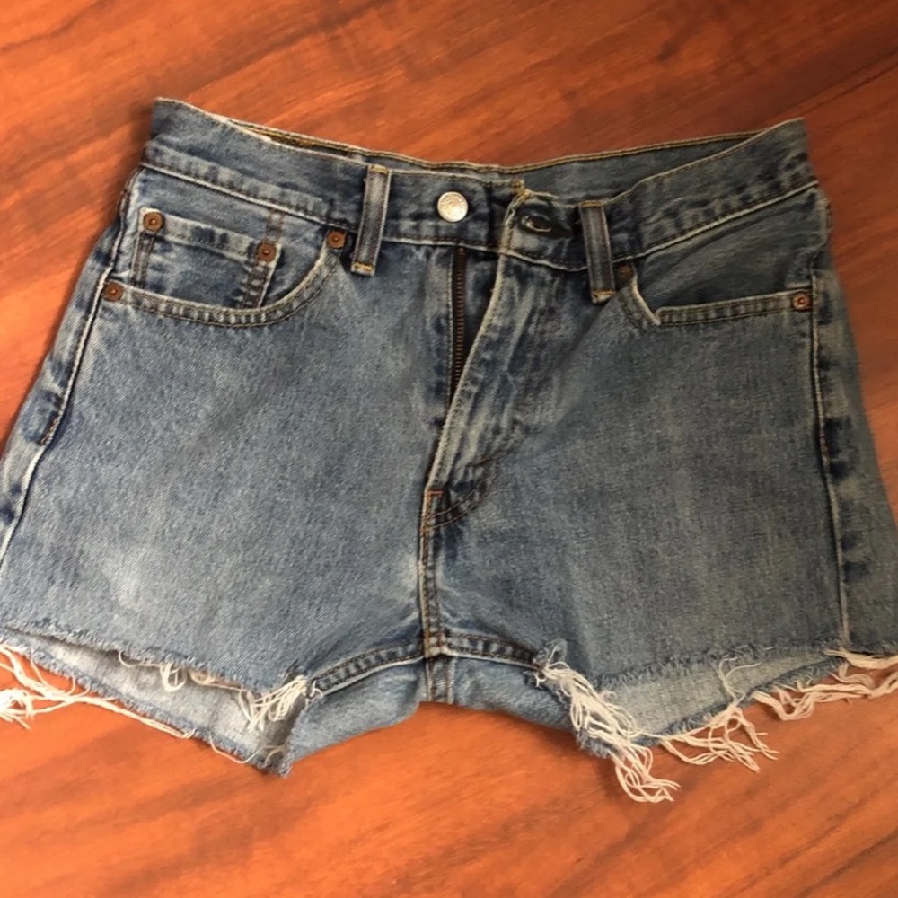 Medium Wash Levi Denim Shorts